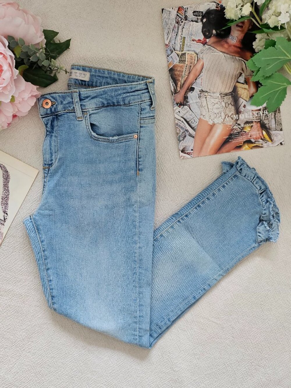 Zara Y2K Style Ruffle Bottom Light Wash Slim Jeans 8